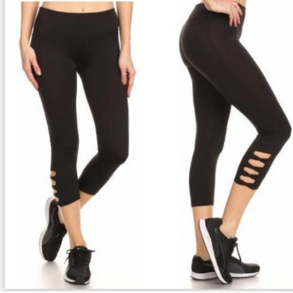 NWT Capri Black Athletic Leggings Yoga Pants Side-Leg Cutout details